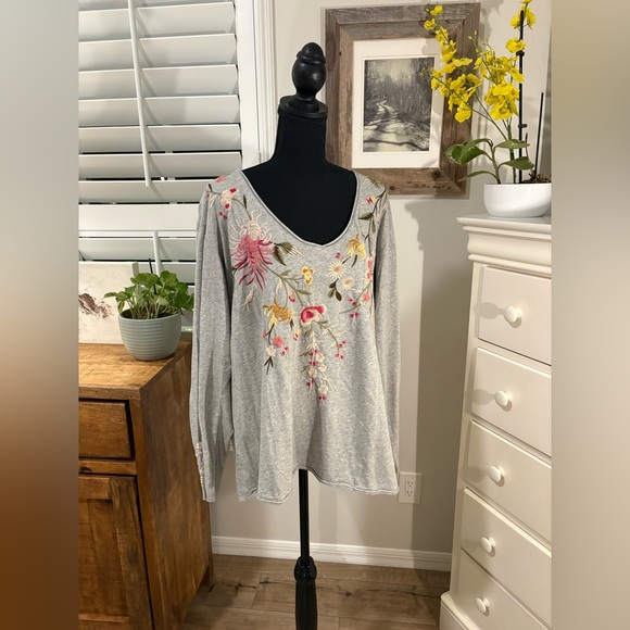 Johnny Was Tops - Johnny Was
Mei Relaxed Everyday Long Tee - Heather Gray, XXL